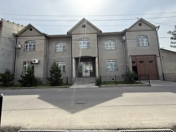 2 qavatli uy − 850 m², 16 sot. 