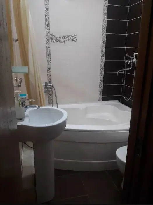 3 xonali kvartira sotiladi − 97 m²
