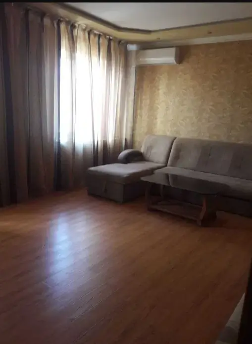 3 xonali kvartira sotiladi − 97 m²