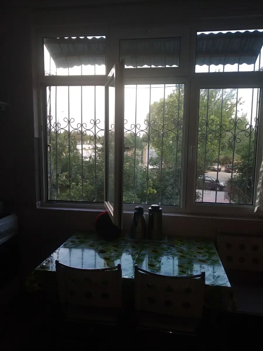 4 xonali kvartira sotiladi − 98 m²