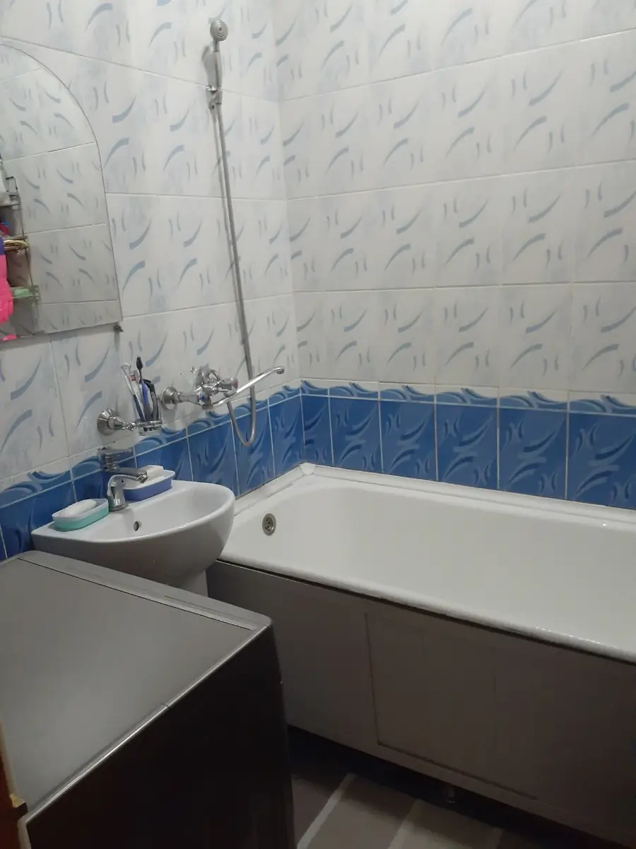 2 xonali kvartira sotiladi − 50 m²