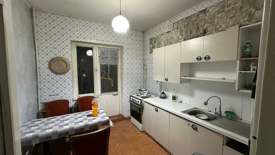 Сдается 4-комнатная квартира − 80 м²
