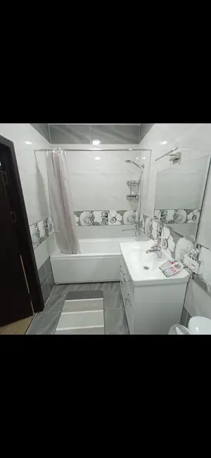 Сдается 2-комнатная квартира − 61 м²