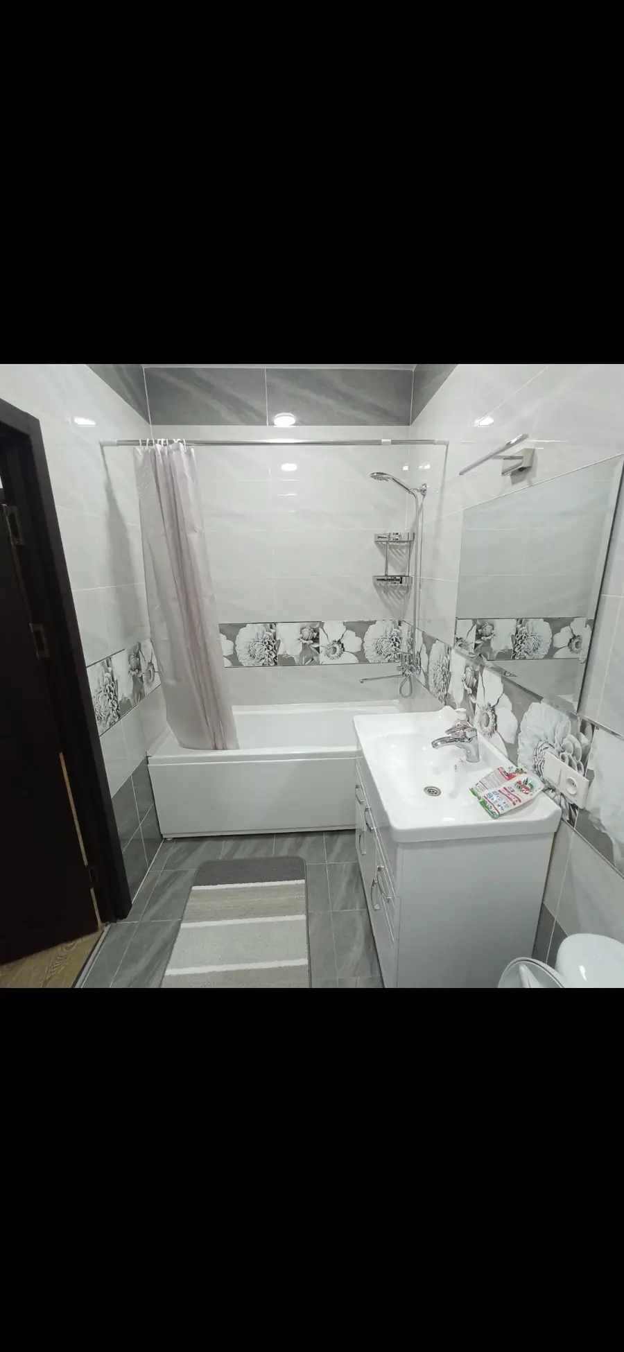 Сдается 2-комнатная квартира − 61 м²