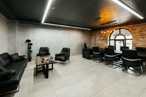 Ijaraga ofis − 200 m²