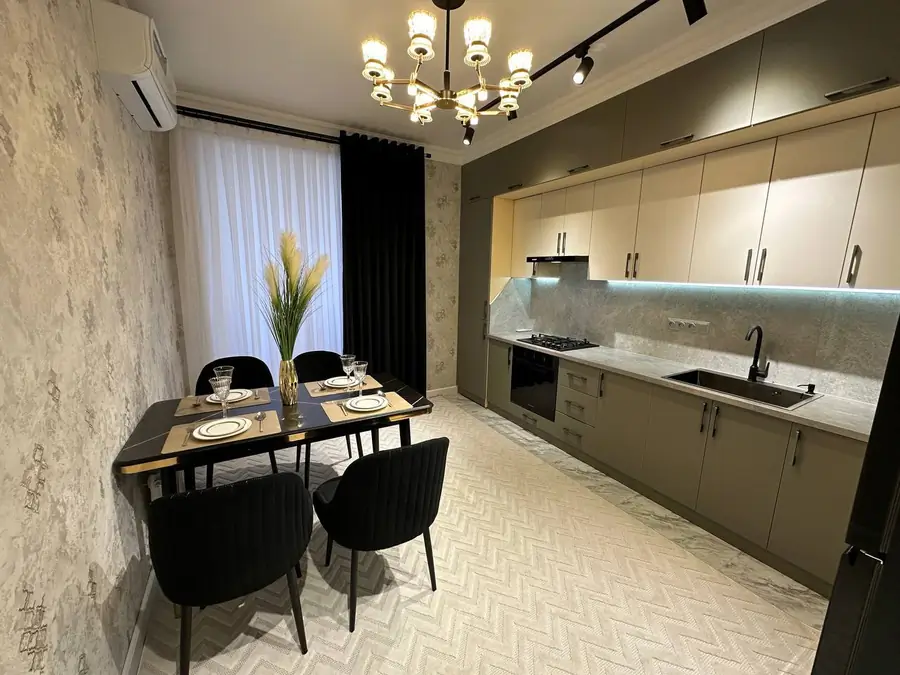 2-комнатная квартира − 70 м², 8/10 этаж