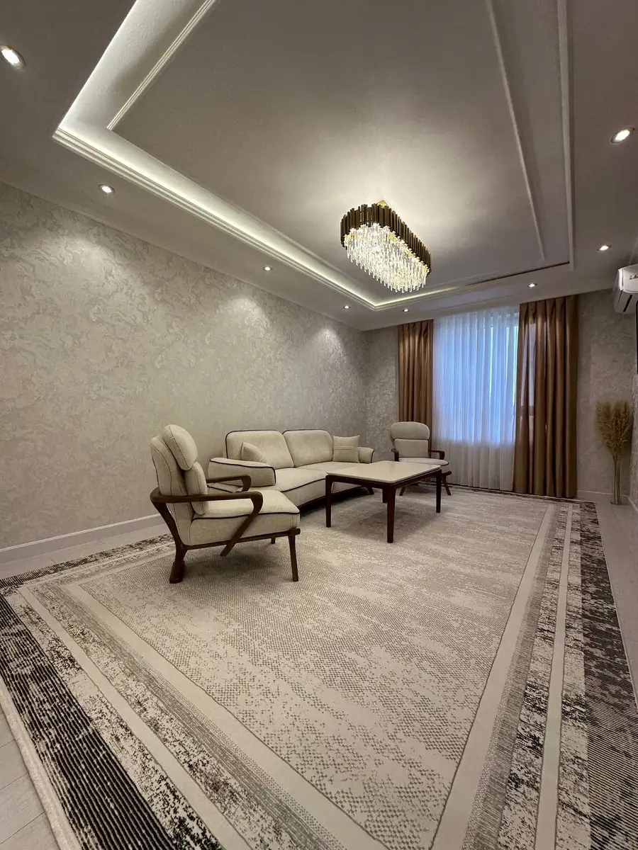 Продается 2-комнатная квартира − 70 м²