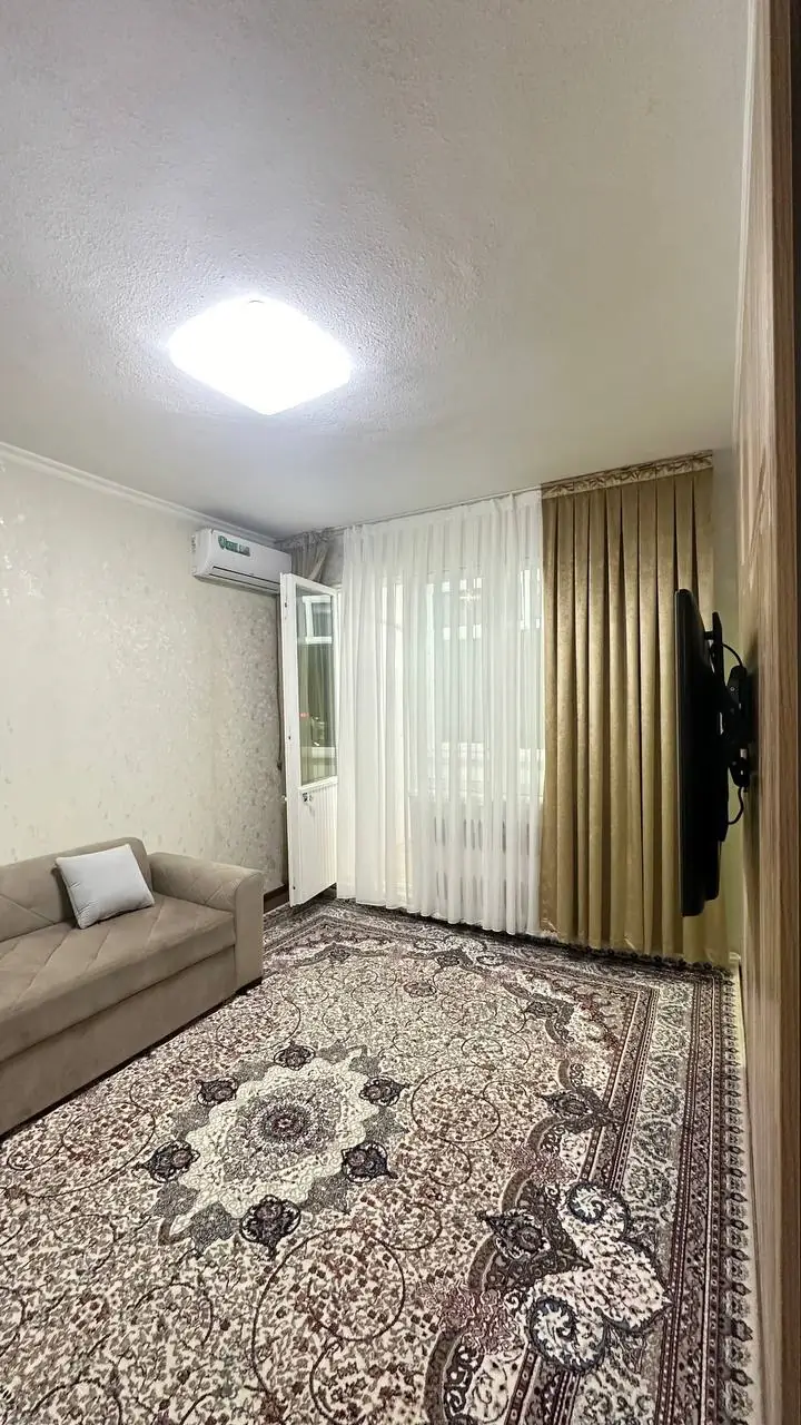 2-комнатная квартира − 65 м², 2/4 этаж