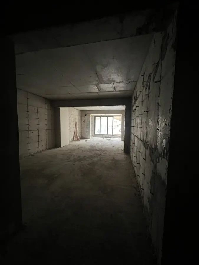 Более 5-комнатная квартира − 80.4 м², 1/10 этаж