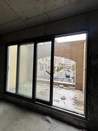 Более 5-комнатная квартира − 80.4 м², 1/10 этаж