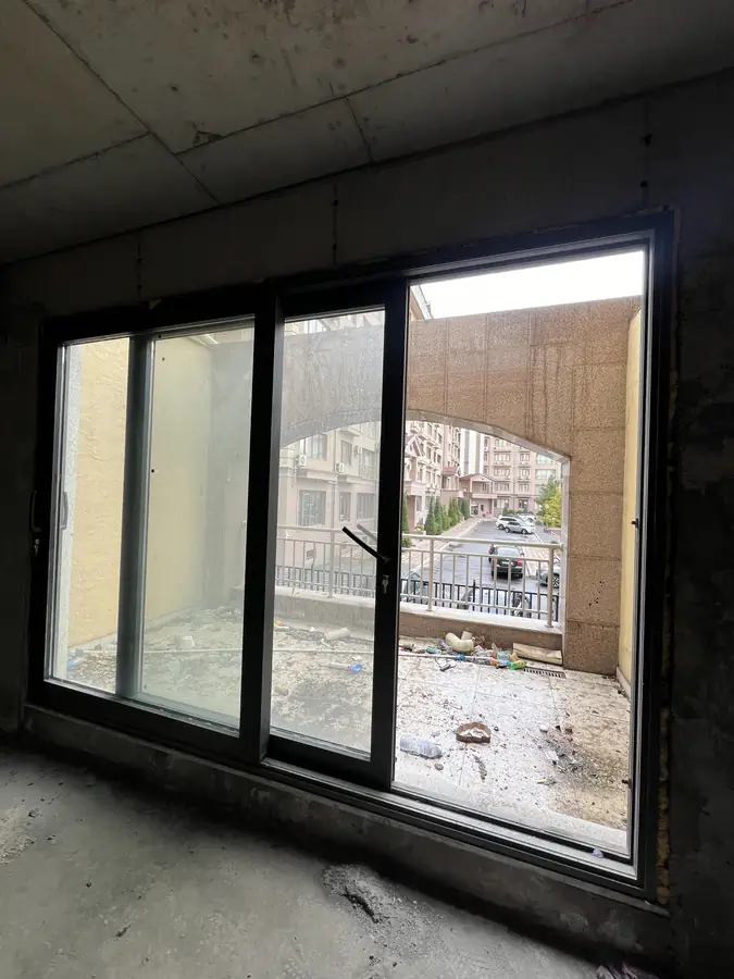 Более 5-комнатная квартира − 80.4 м², 1/10 этаж