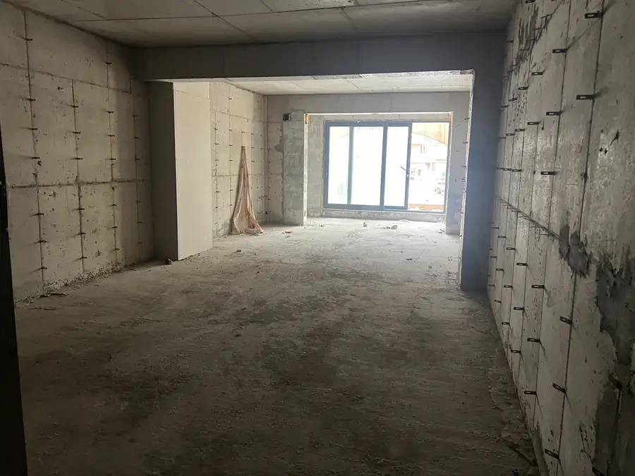 Более 5-комнатная квартира − 80.4 м², 1/10 этаж