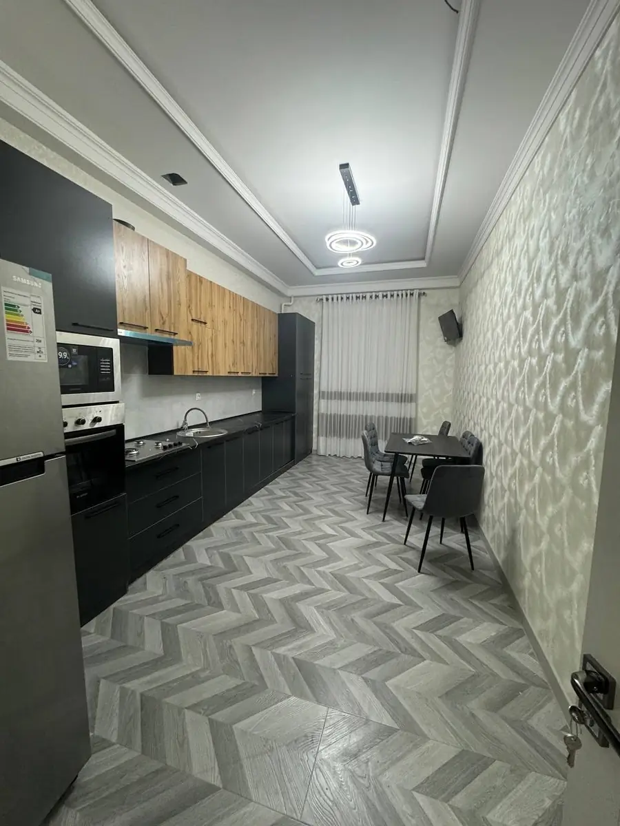 Сдается 3-комнатная квартира − 115 м²