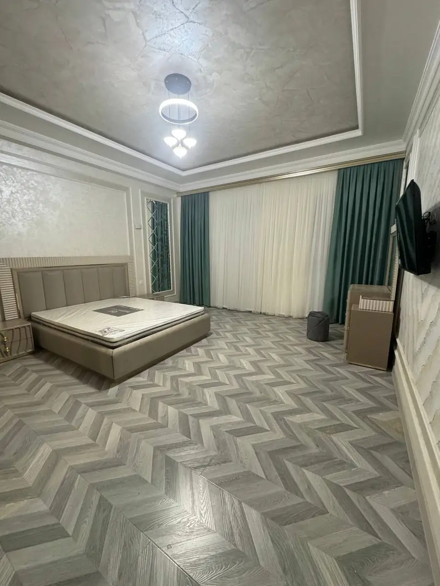 Сдается 3-комнатная квартира − 115 м²