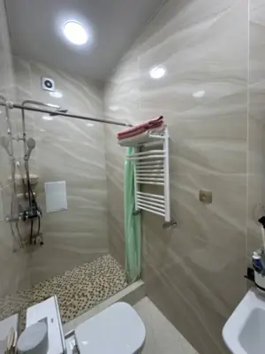 Продается Более 5-комнатная квартира − 140 м²
