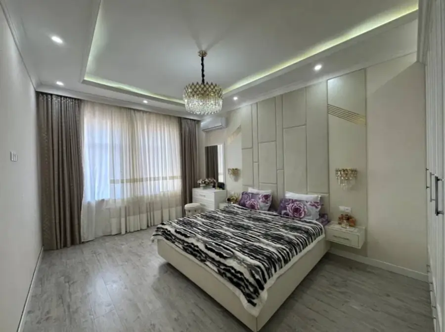 Более 5-комнатная квартира − 140 м², 7/8 этаж