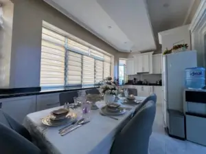 Продается Более 5-комнатная квартира − 140 м²