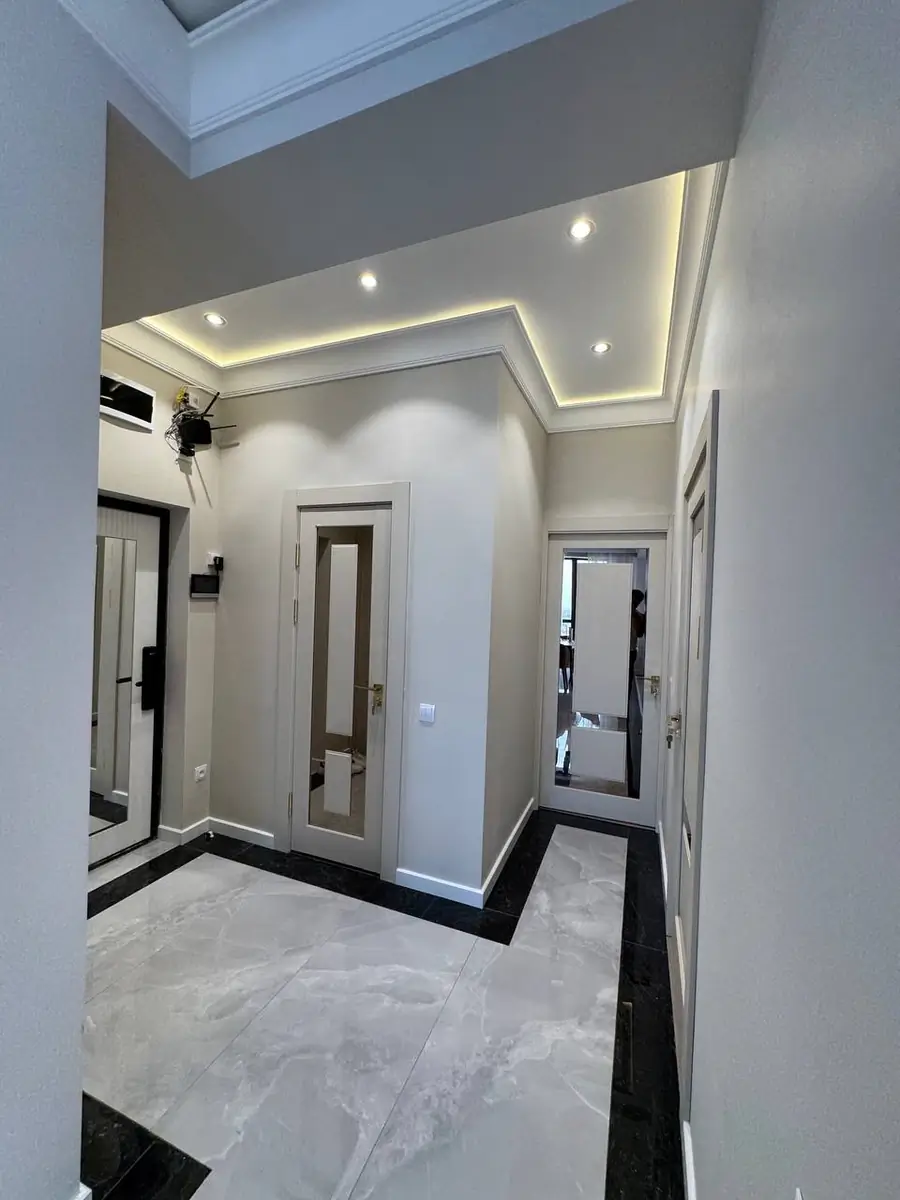 3 xonali kvartira sotiladi − 90 m²