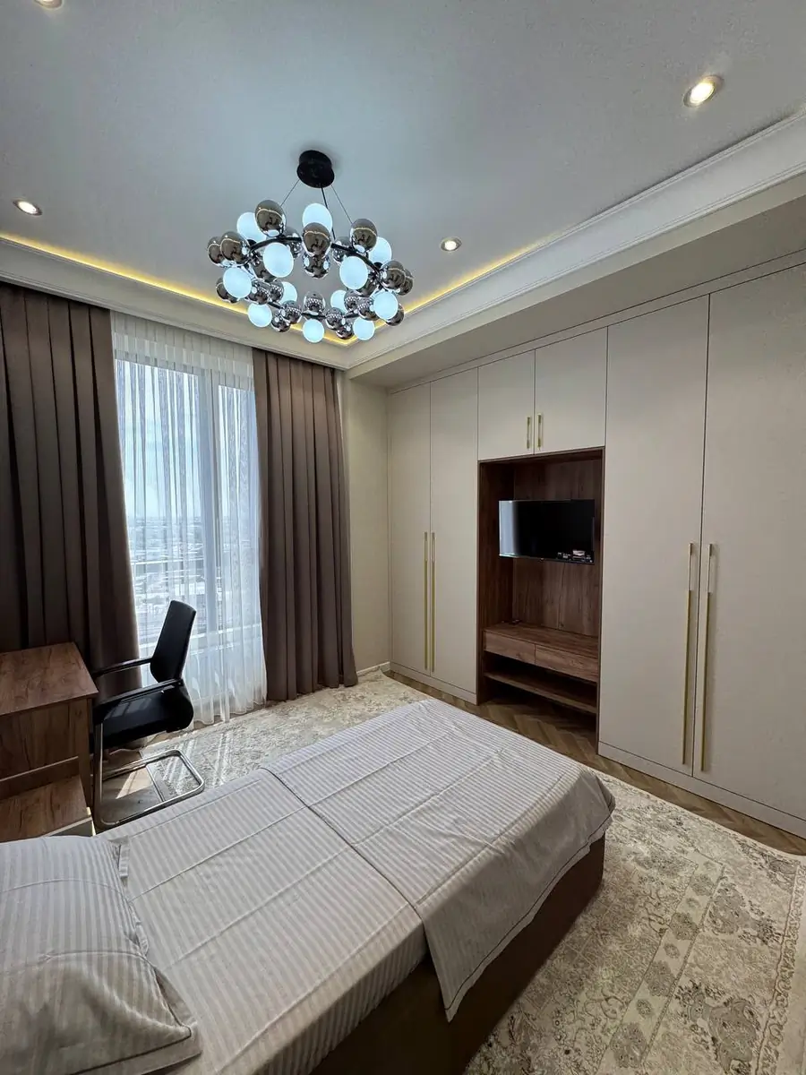 3 xonali kvartira sotiladi − 90 m²