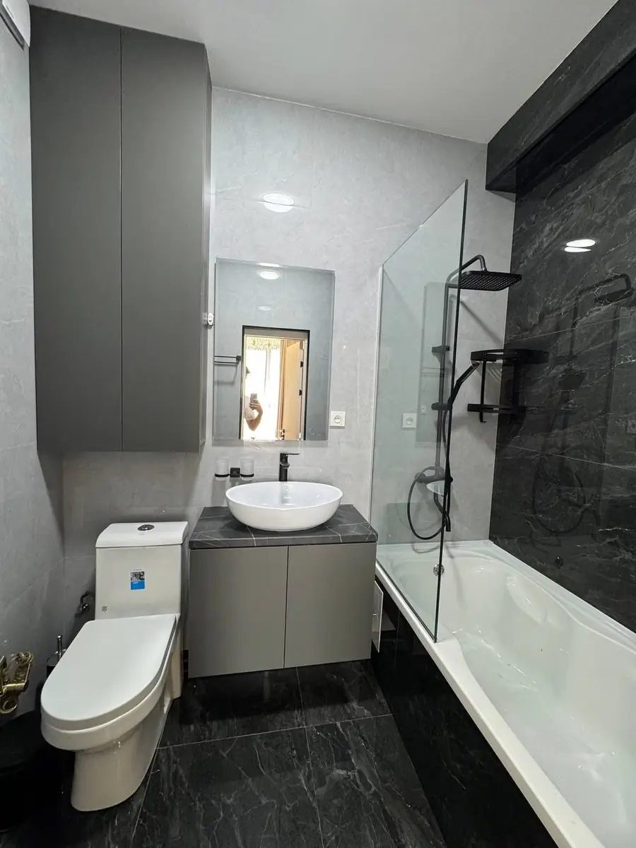 3 xonali kvartira sotiladi − 90 m²