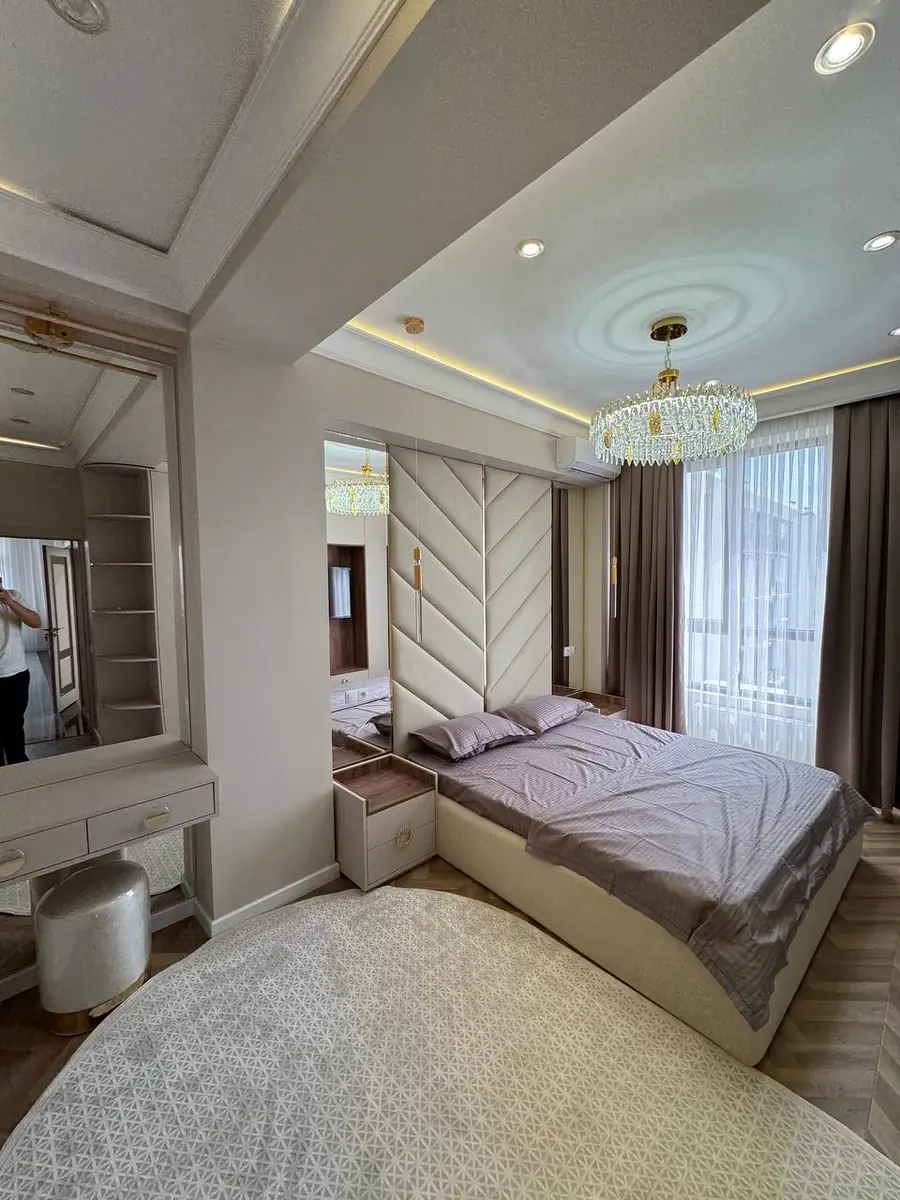 3 xonali kvartira sotiladi − 90 m²