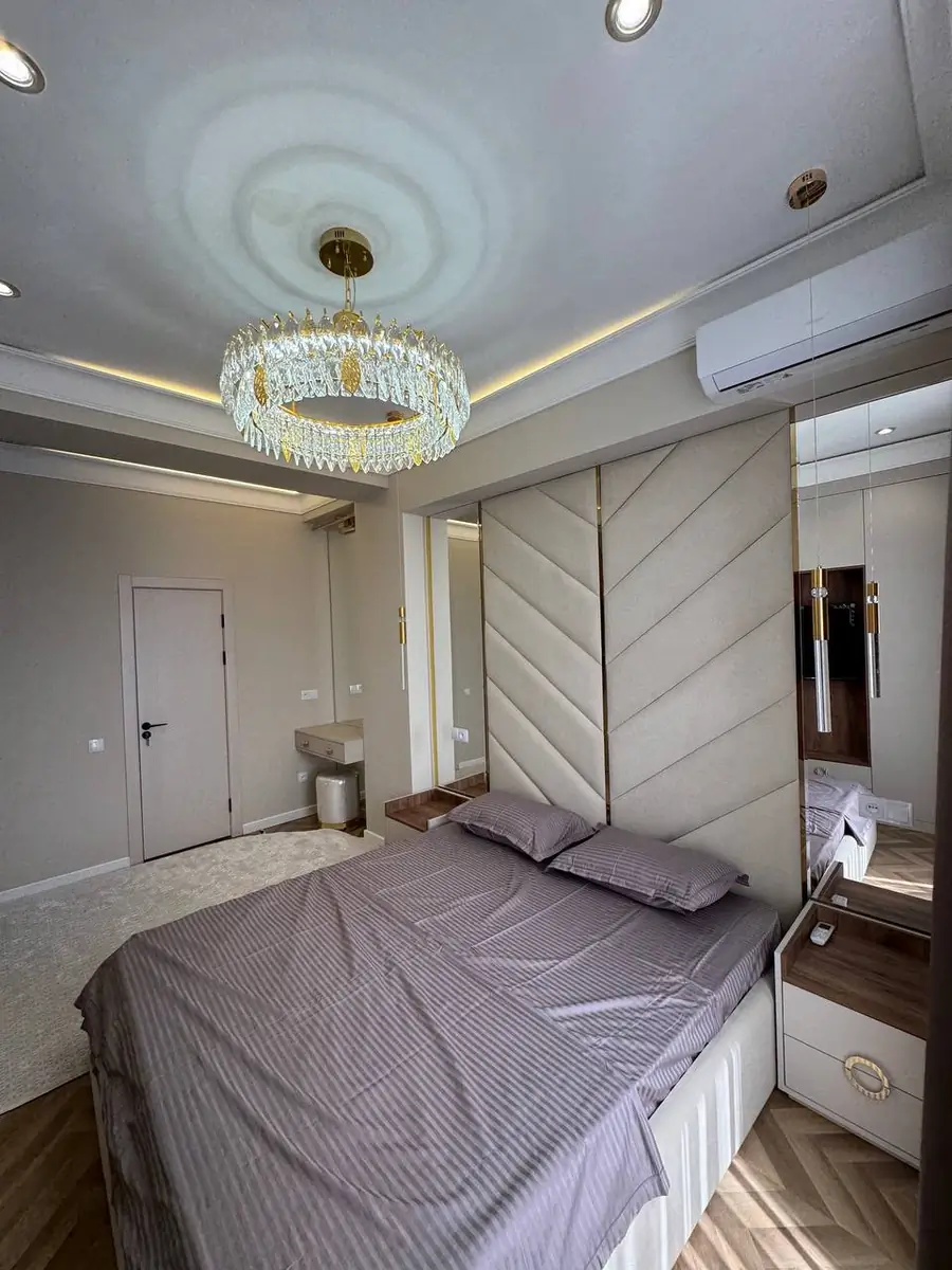 3 xonali kvartira sotiladi − 90 m²