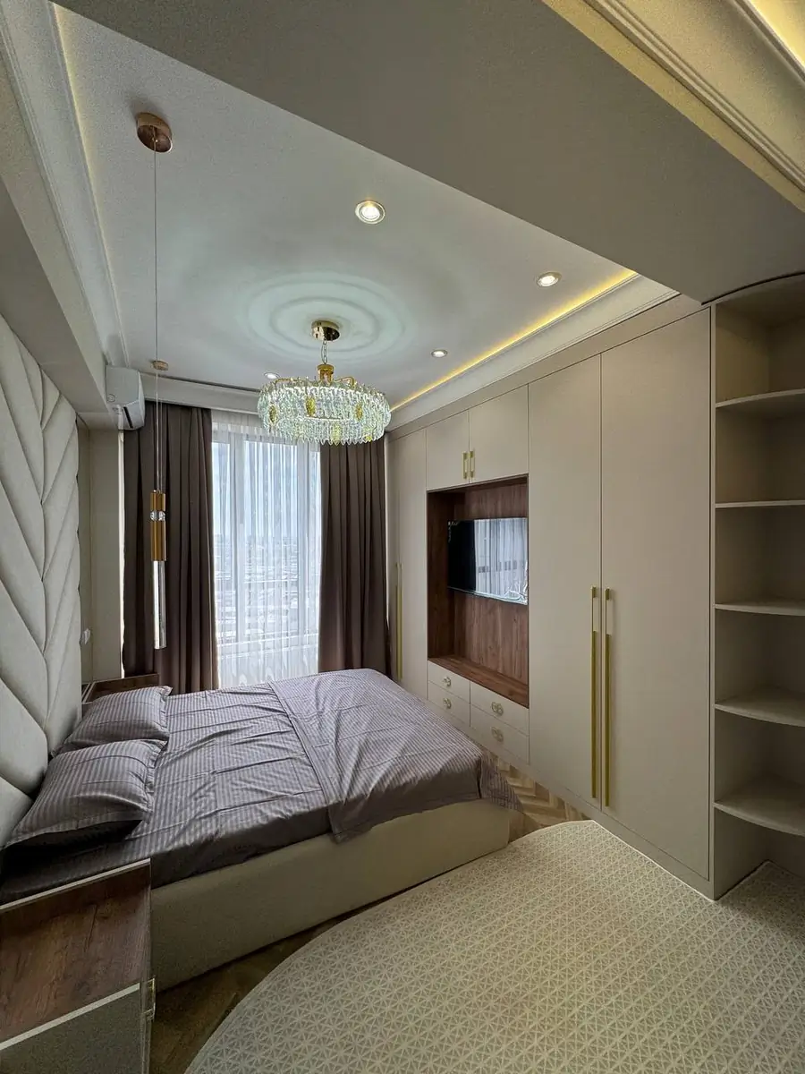 3 xonali kvartira sotiladi − 90 m²