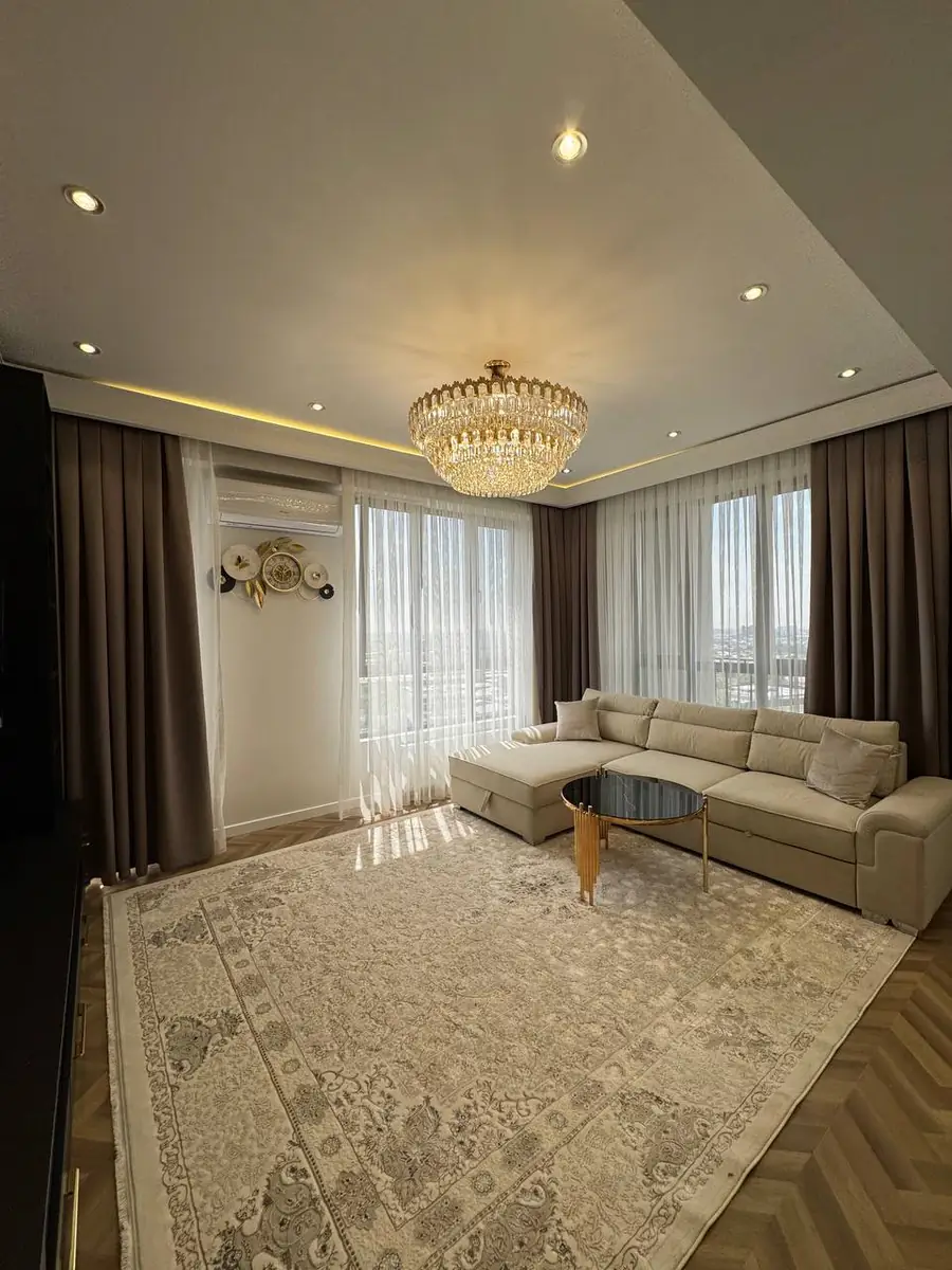 3 xonali kvartira sotiladi − 90 m²