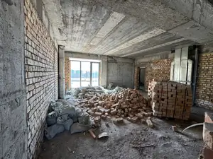 Продается 3-комнатная квартира − 170 м²