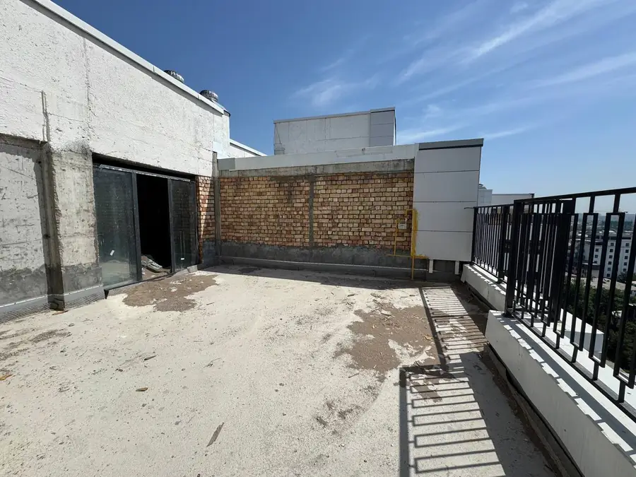 Продается 3-комнатная квартира − 170 м²