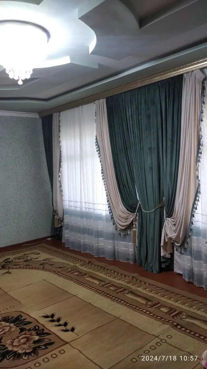1-этажный дом − 5000 м², 999 сот.