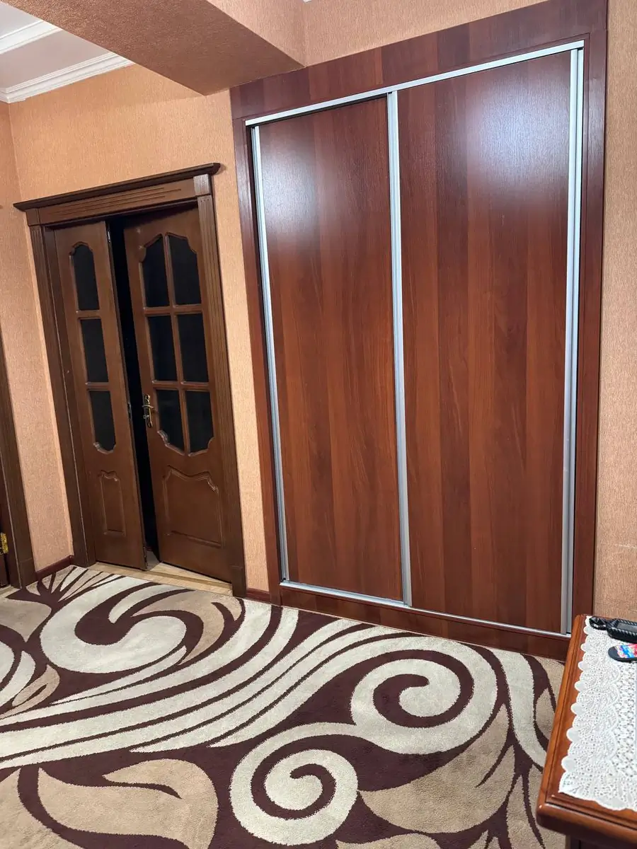 Сдается 3-комнатная квартира − 108 м²