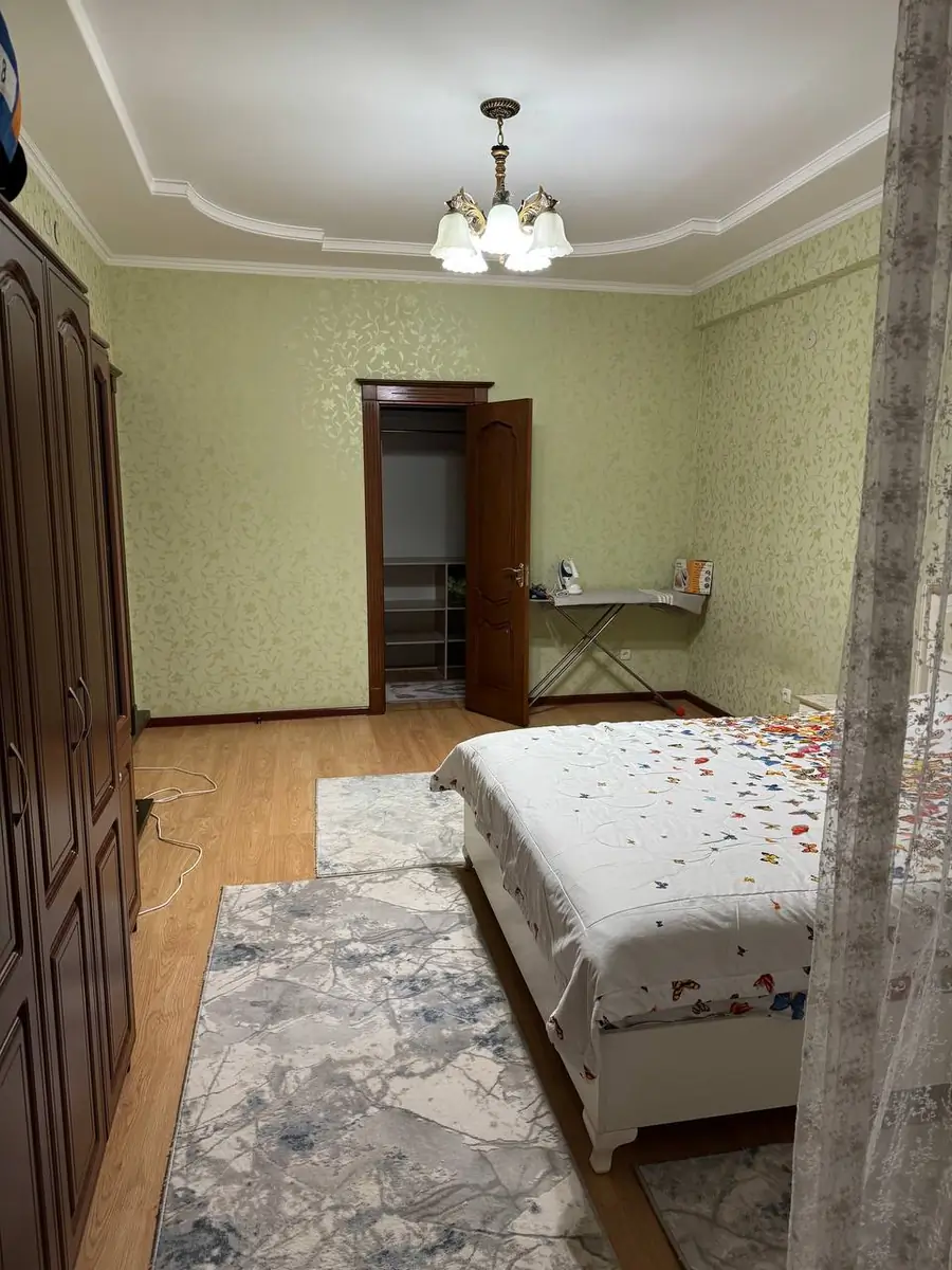 Сдается 3-комнатная квартира − 108 м²