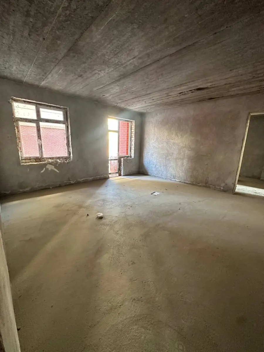 3-комнатная квартира − 90 м², 2/8 этаж