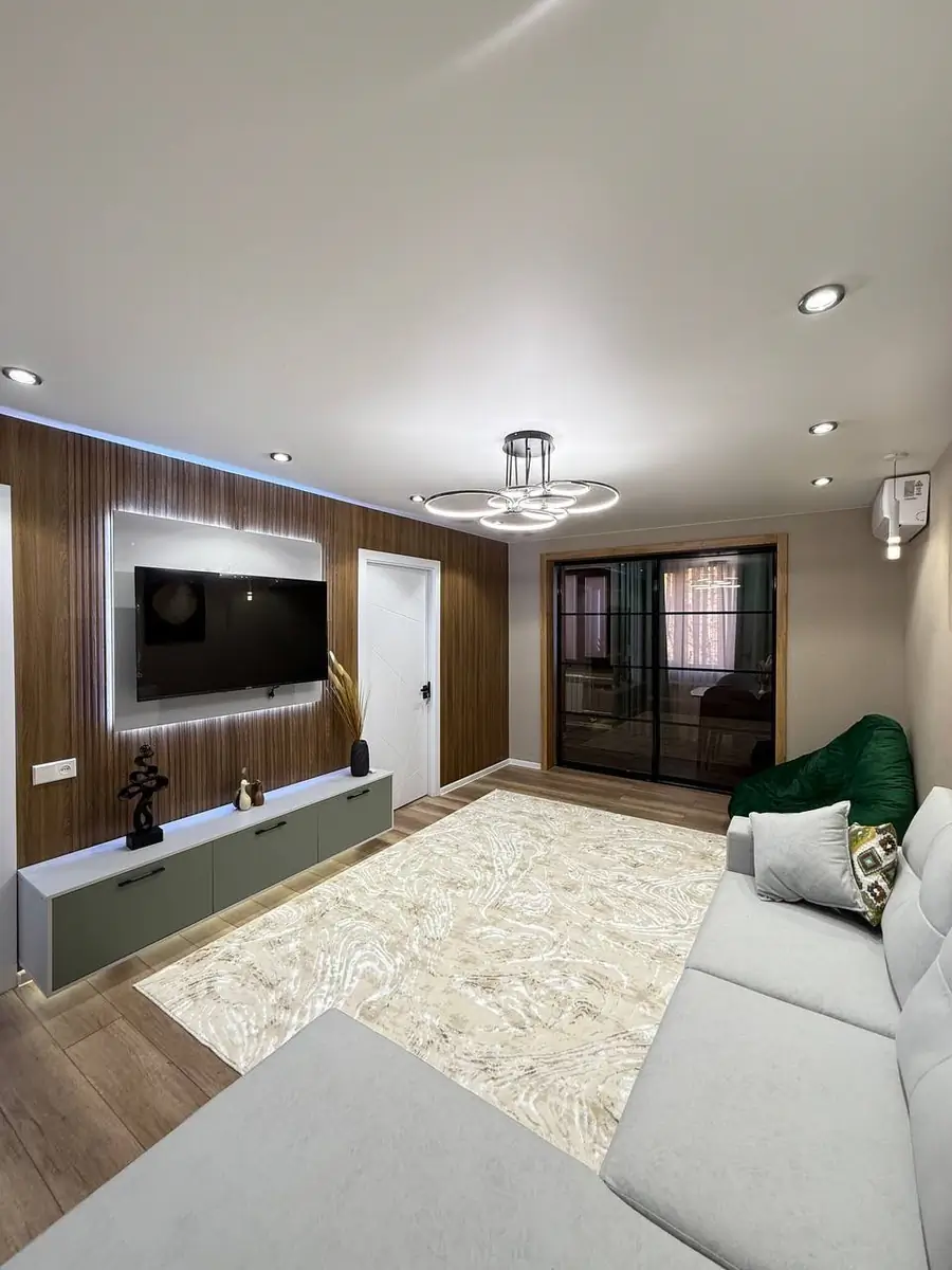 2 xonali kvartira sotiladi − 56 m²