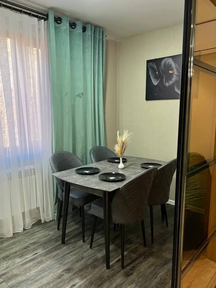 2 xonali kvartira sotiladi − 56 m²