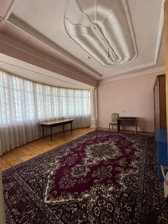 Сдается 2-этажный дом − 700 м²