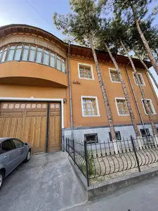 Сдается 2-этажный дом − 700 м²