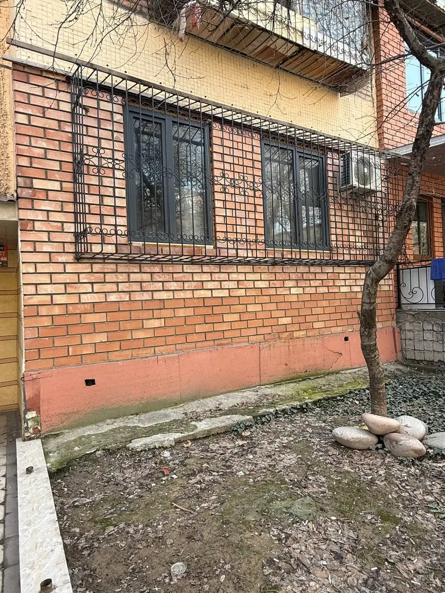 Продается 2-комнатная квартира − 50 м²