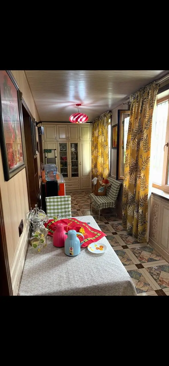 Более 5-комнатная квартира − 110 м², 3/5 этаж