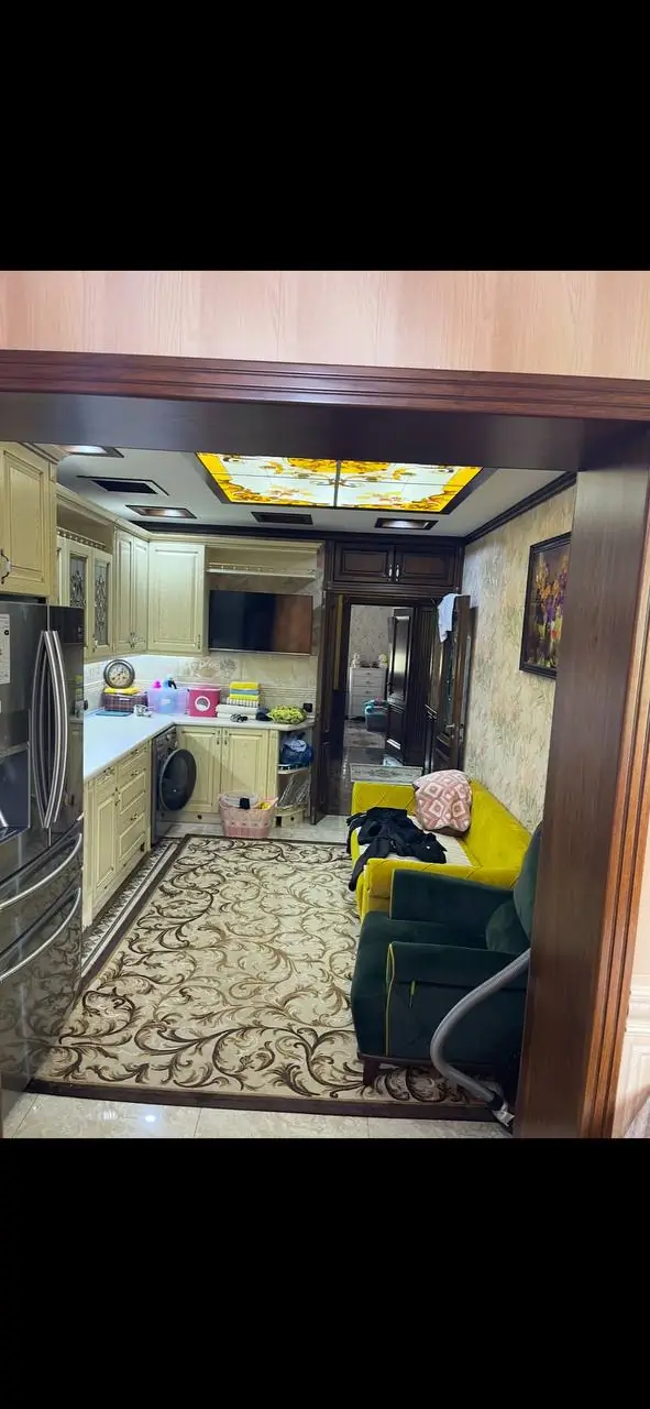 Более 5-комнатная квартира − 110 м², 3/5 этаж