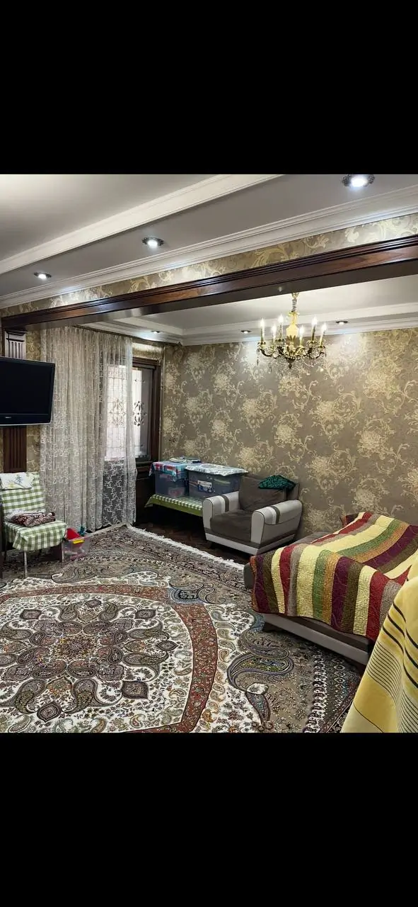 Более 5 xonali kvartira sotiladi − 110 m²