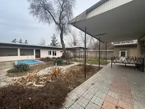 2-этажный дом − 200 м², 6 сот.