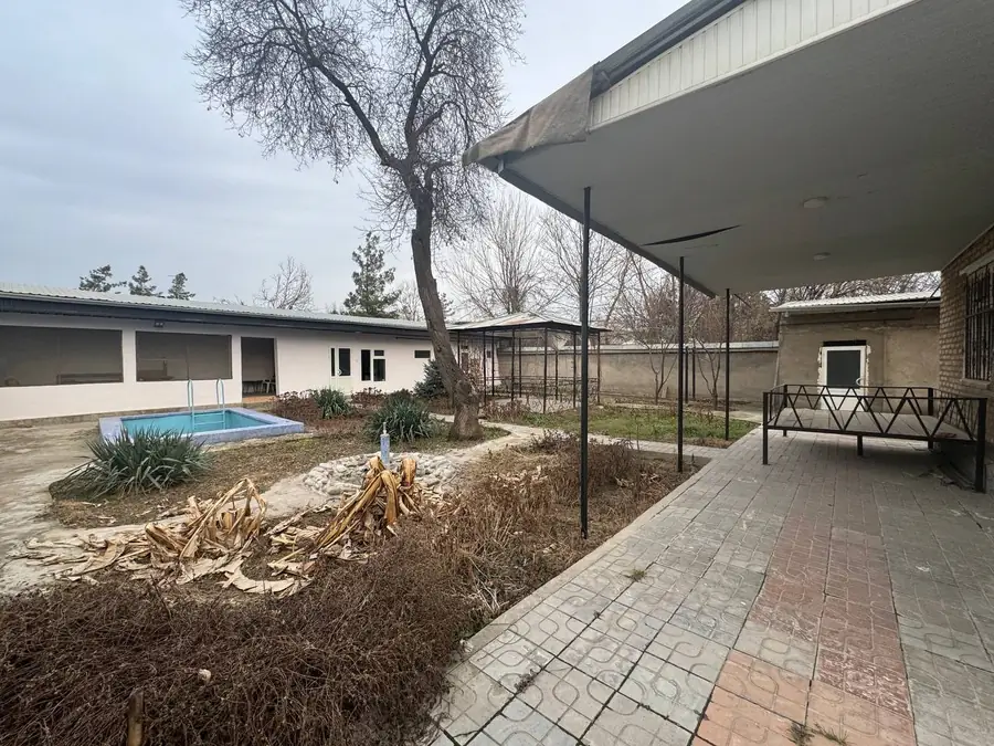 2-этажный дом − 200 м², 6 сот.