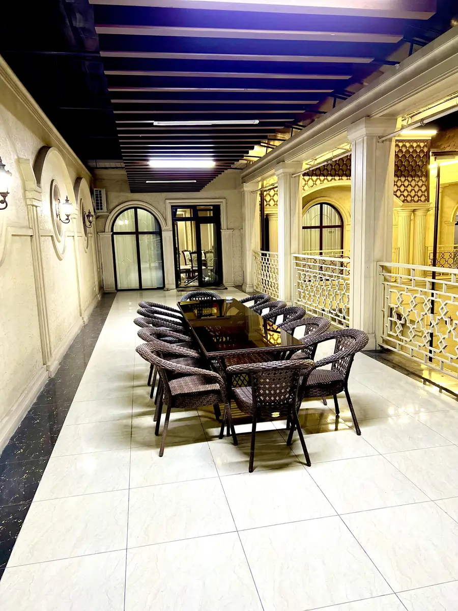 3 qavatli uy − 350 m², 12 sot. 