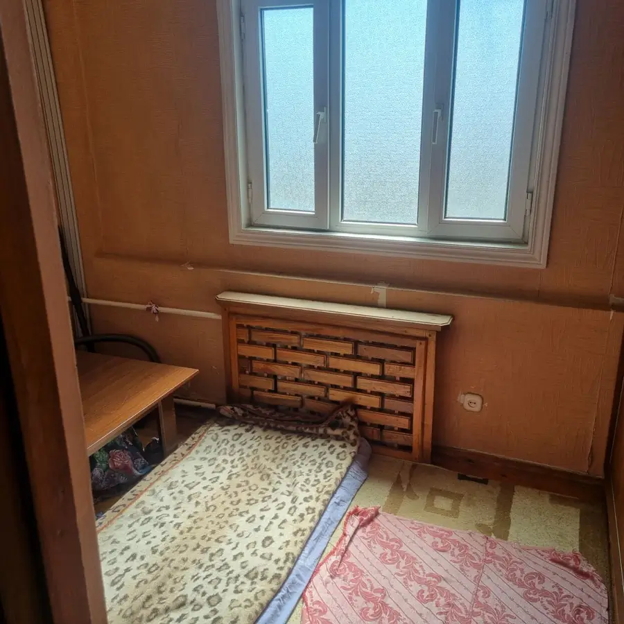 Более 5 xonali kvartira sotiladi − 90 m²