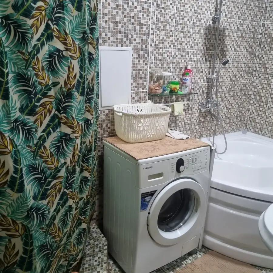 Более 5 xonali kvartira sotiladi − 90 m²