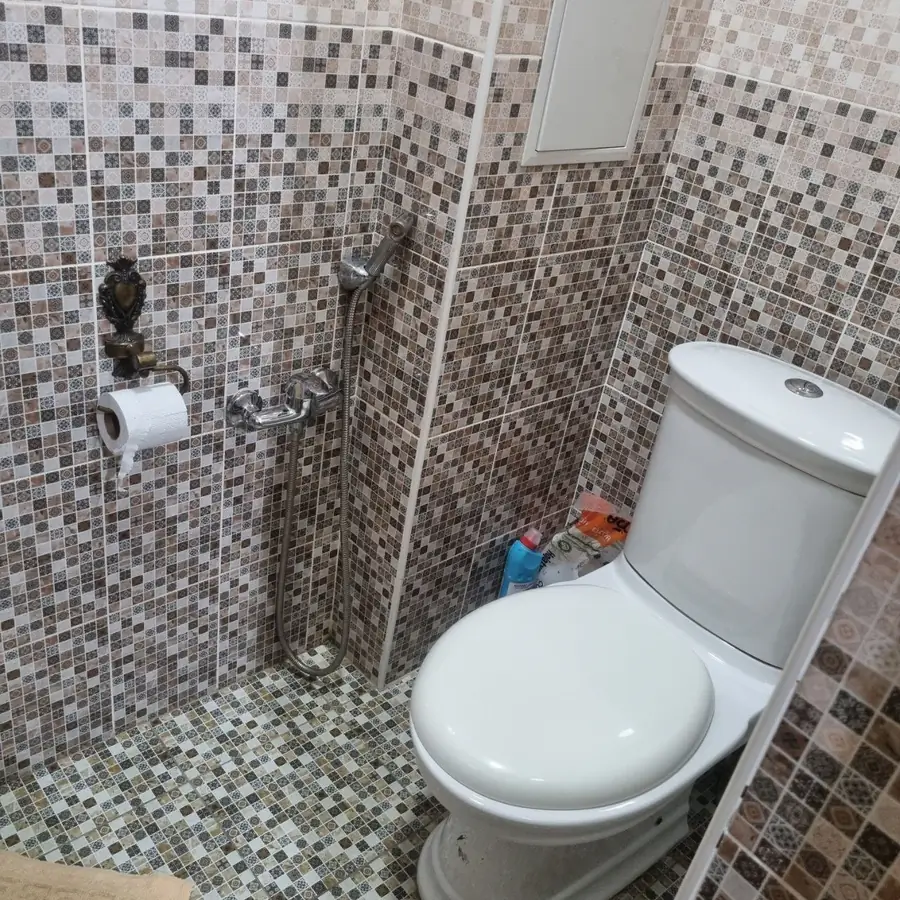 Более 5 xonali kvartira sotiladi − 90 m²