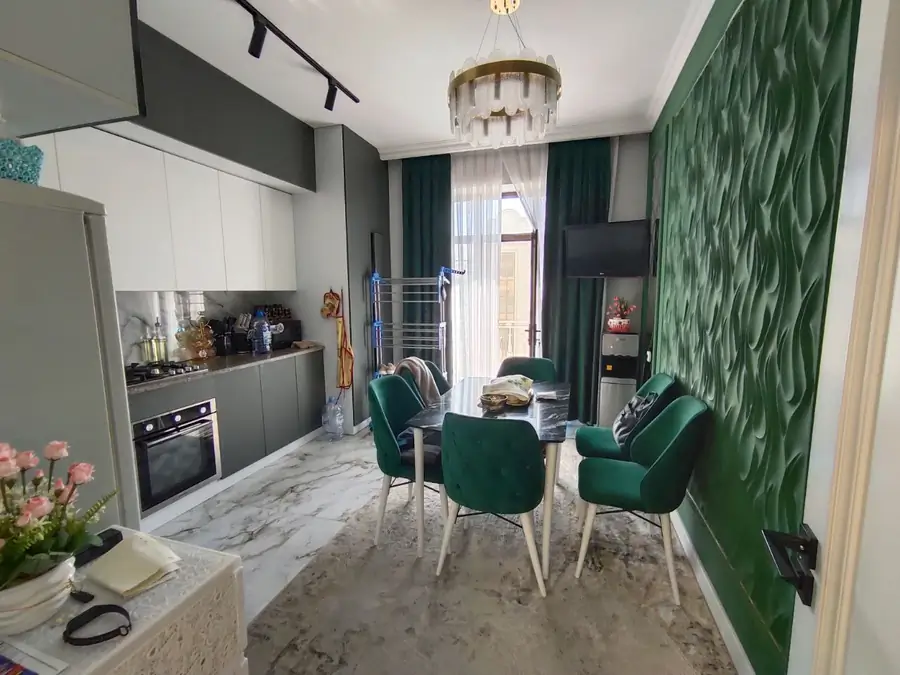 2 xonali kvartira sotiladi − 71 m²