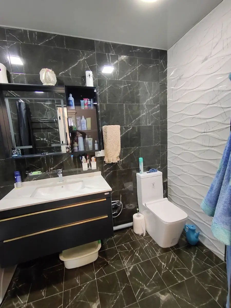 2 xonali kvartira sotiladi − 71 m²